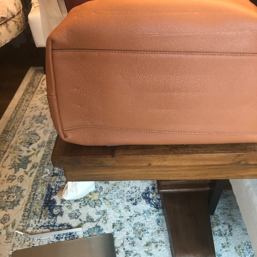 Beautiful Tory Burch Shoulder Bag Brand New W/O Tags - Picture 4 of 9